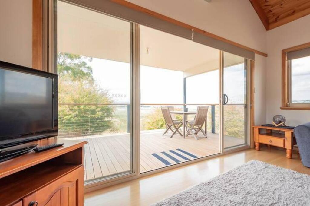 Private 2 Bedroom Cabin Retreat Legana エクステリア 写真